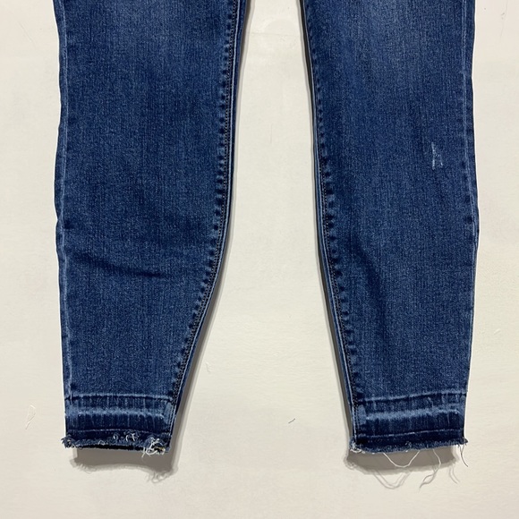 SPANX Distressed Medium Wash Denim High Rise Elastic Waist Jegging Size Medium - Picture 4 of 10